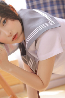 女孩把腿张来男孩亲完整视频